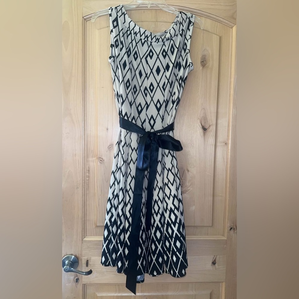 Elegant Black and White Patterned Dress